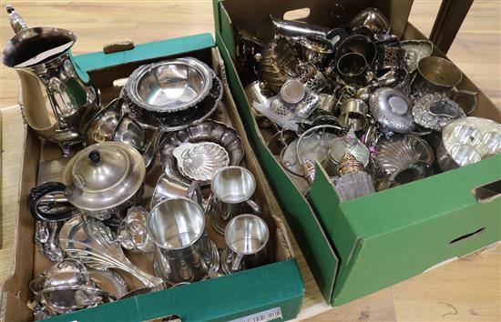 A large quantity of mixed plated ware